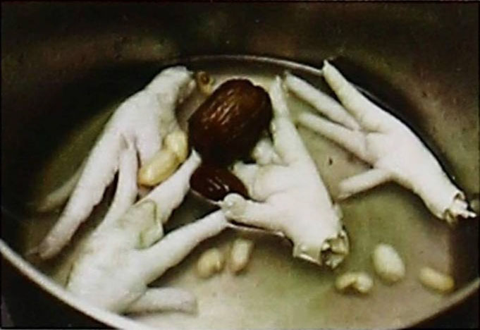 花生眉豆鸡脚汤的做法