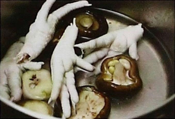 马蹄冬菇鸡脚汤的做法
