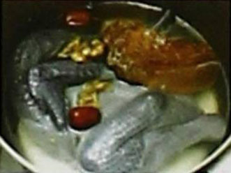 核桃肉乌鸡汤的做法