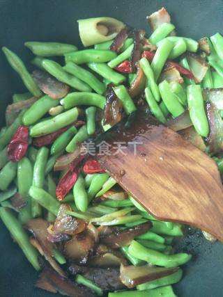 四季豆炒腊肉的做法步骤：7