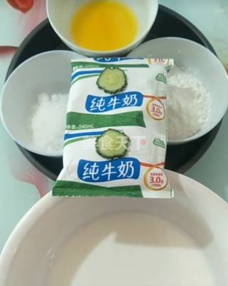 脆皮炸鲜奶的做法步骤：1