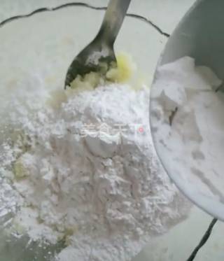 土豆糯米芝麻球的做法步骤：4