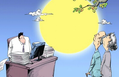 子女在国外,空巢老人“被遗弃”